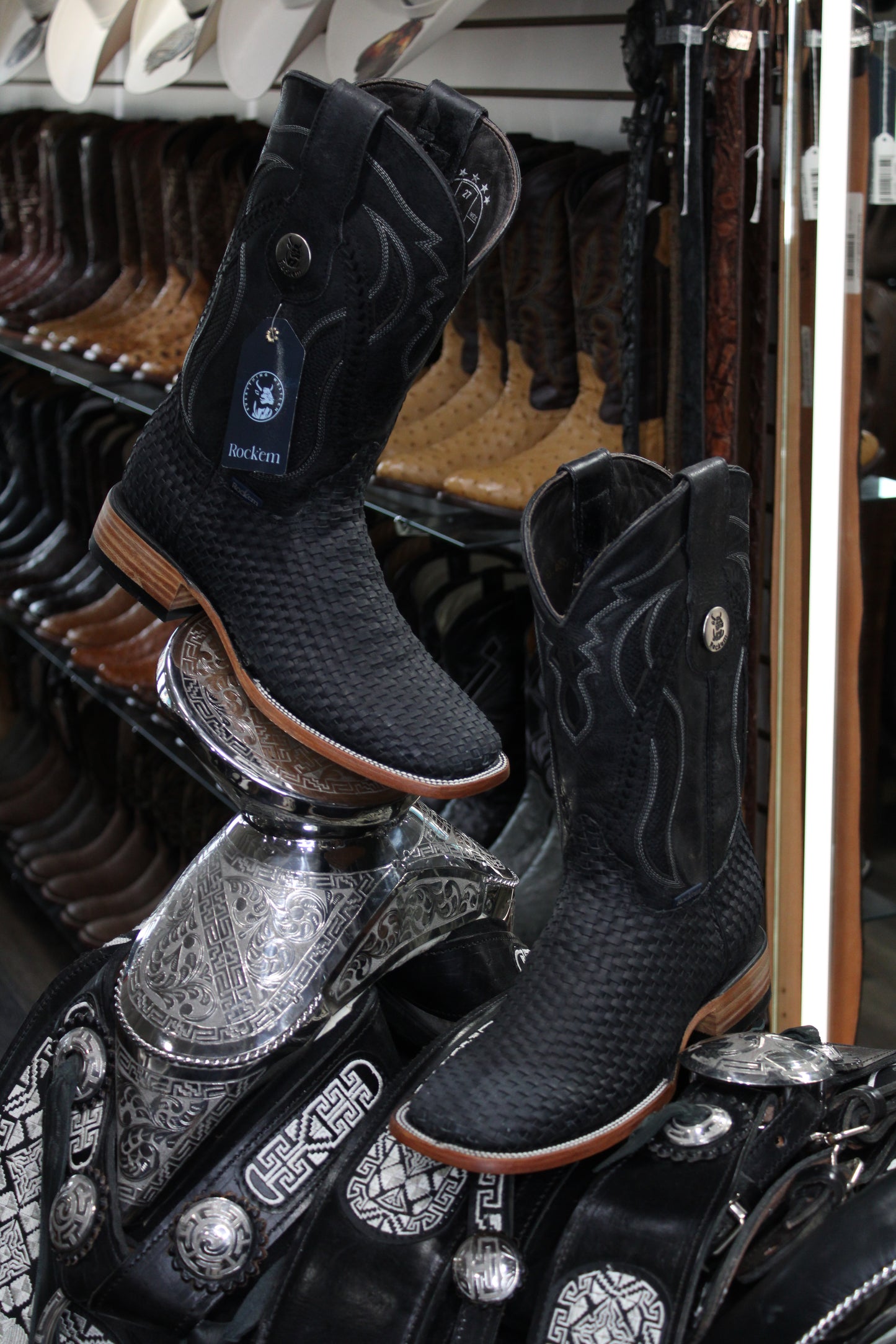 Tejido Negro Crazy Serbia Acabado Natural Square Toe Cowboy Boot