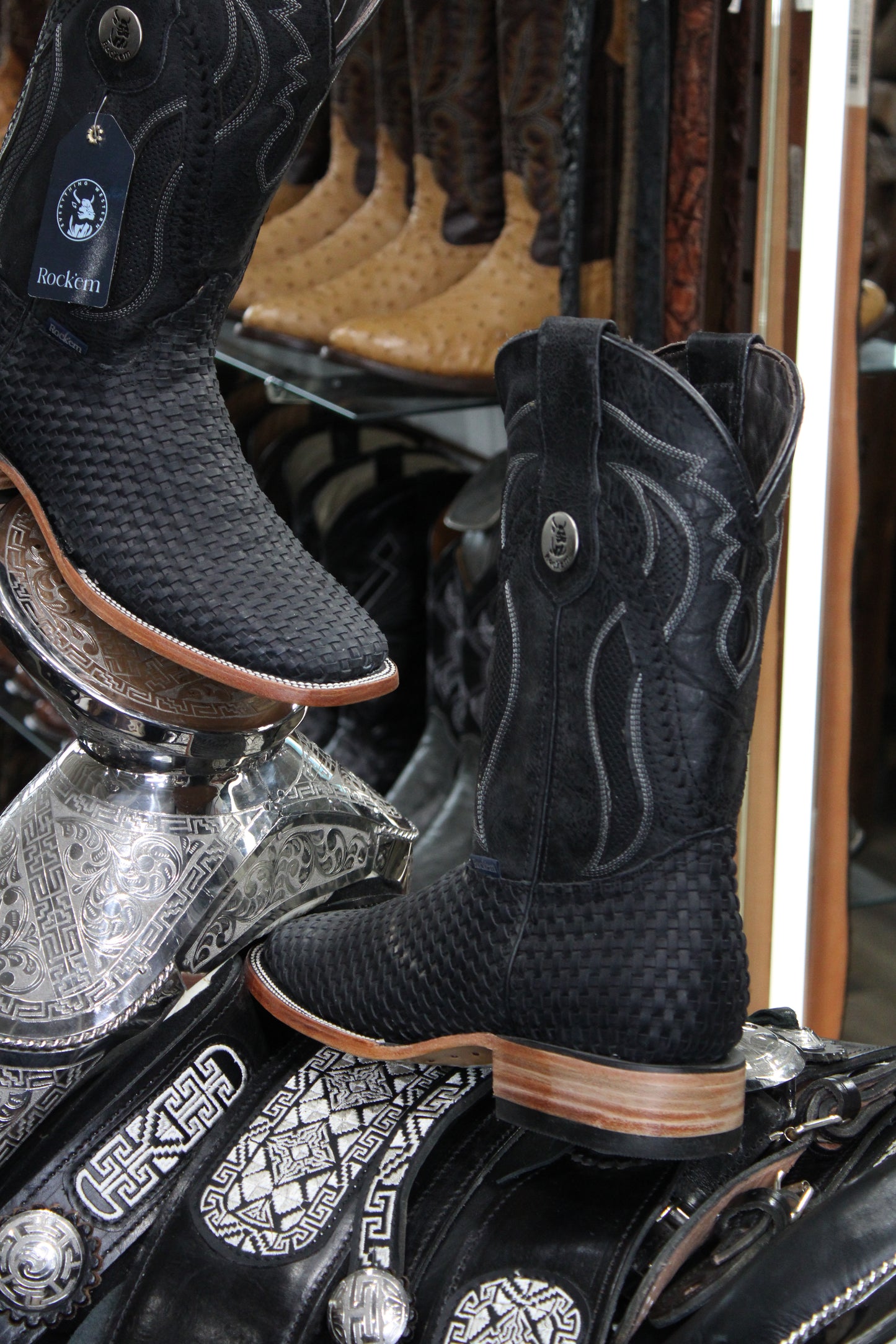 Tejido Negro Crazy Serbia Acabado Natural Square Toe Cowboy Boot