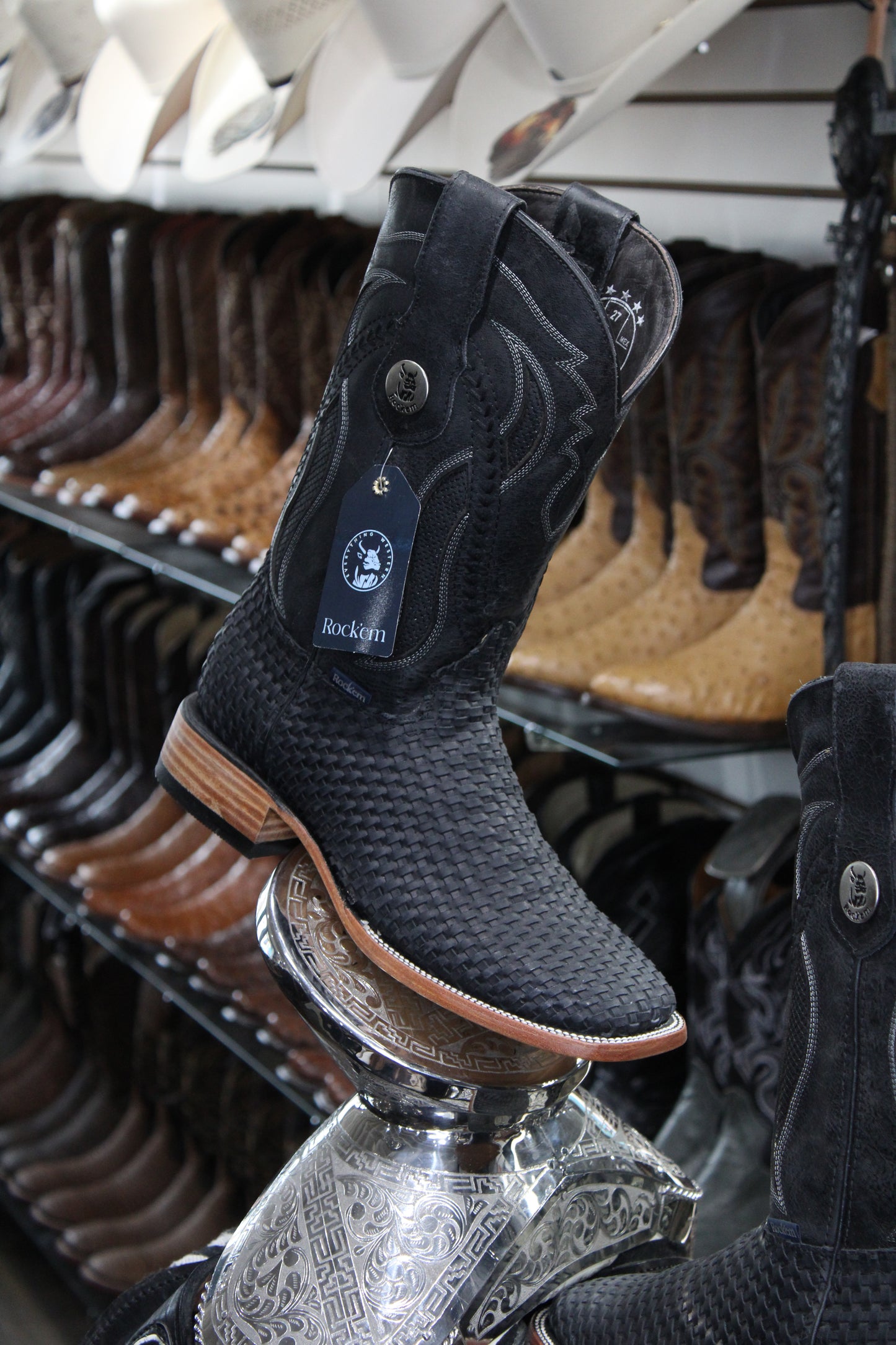 Tejido Negro Crazy Serbia Acabado Natural Square Toe Cowboy Boot