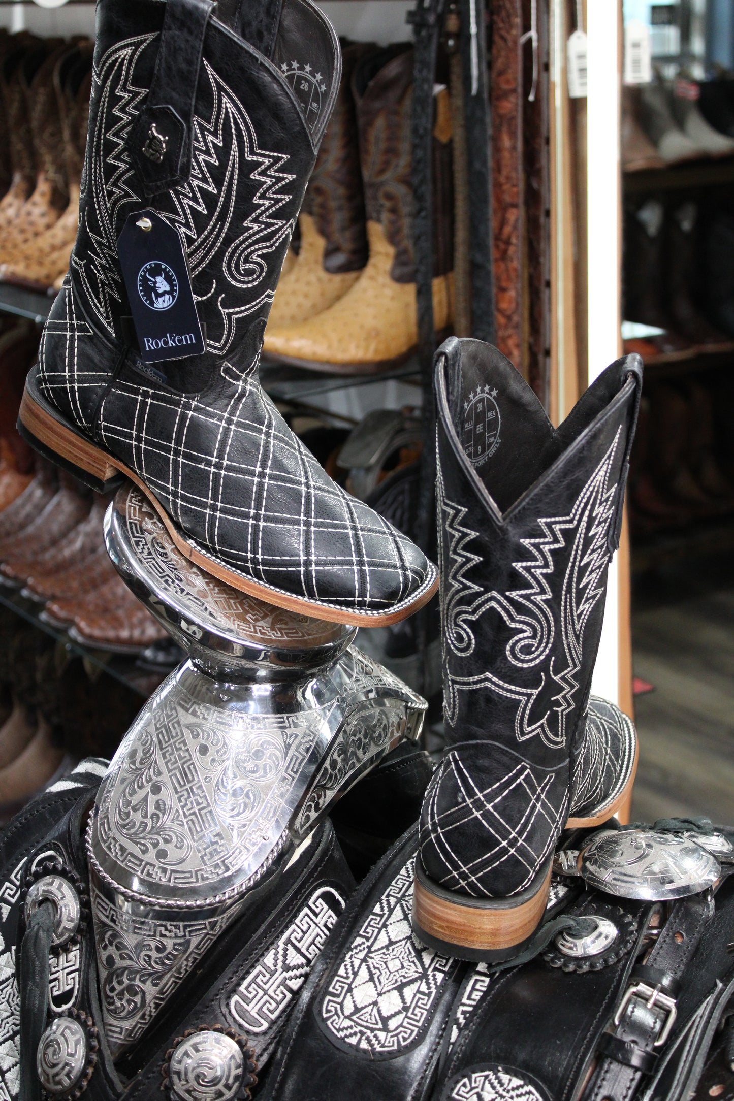 Roca Rombos Negro Square Toe Cowboy Boot