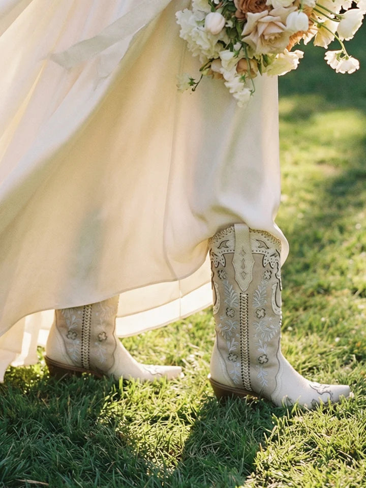 A5069 - WOMEN'S BONE HORSESHOE OVERLAY EMBROIDERY AND HANDWOVEN SNIP TOE COWBOY BOOT