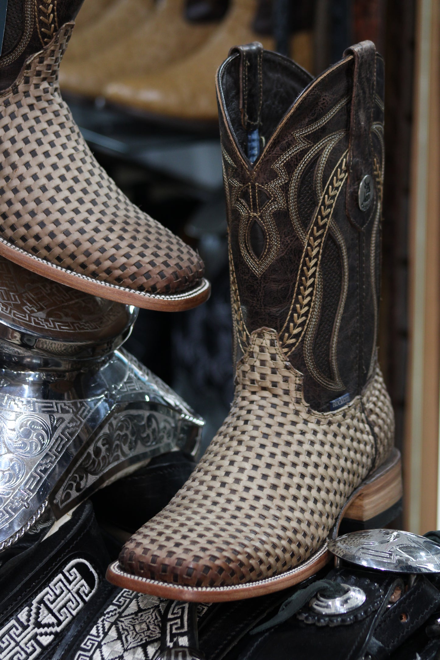 Tejido Tabaco Choco Acabado Natural Square Toe Cowboy Boot